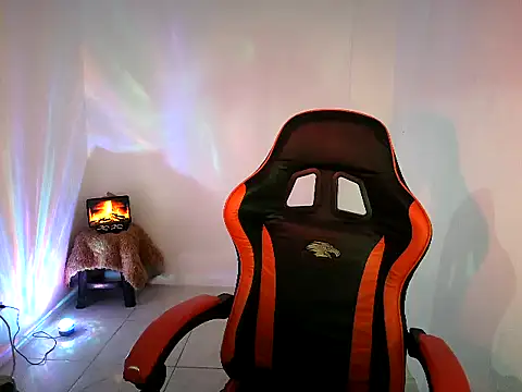 Snapshot of pretty_mystery chatting on 10-25-25, 09:41 pretty mystery online show from 10-25-25, 09:41