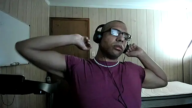 Snapshot of NaturalBeautyQueen chatting on 10-03-25, 12:28 NaturalBeautyQueen online show from 10-03-25, 12:28