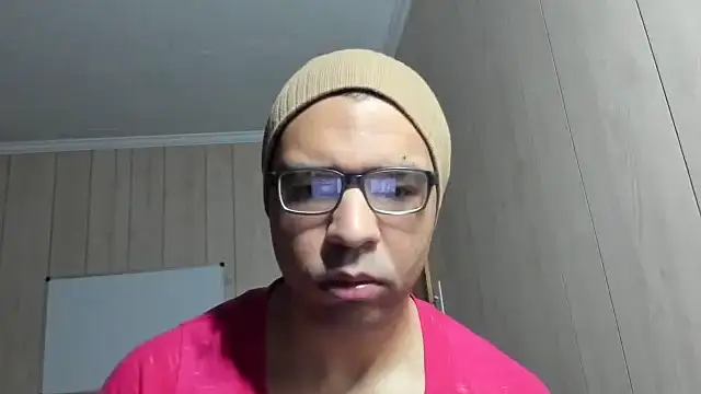 Snapshot of NaturalBeautyQueen chatting on 10-19-25, 12:52 NaturalBeautyQueen online show from 10-19-25, 12:52
