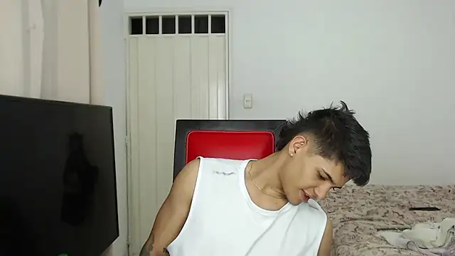 Alex mojica online show from 10-25-25, 05:06