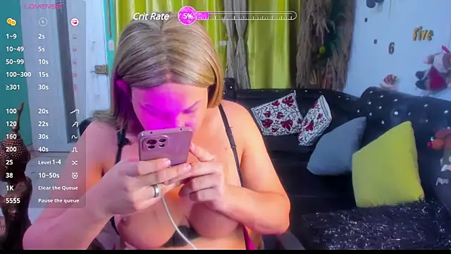 Snapshot of BarbieStyled chatting on 01-12-25, 03:28 BarbieStyled online show from 01-12-25, 03:28