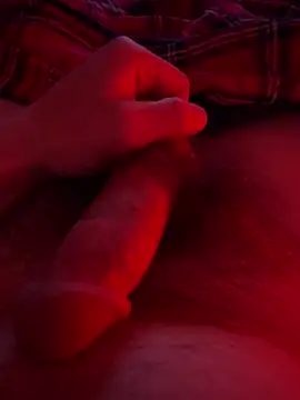 Snapshot of i_love_2cum chatting on 10-25-25, 07:07 i love 2cum online show from 10-25-25, 07:07