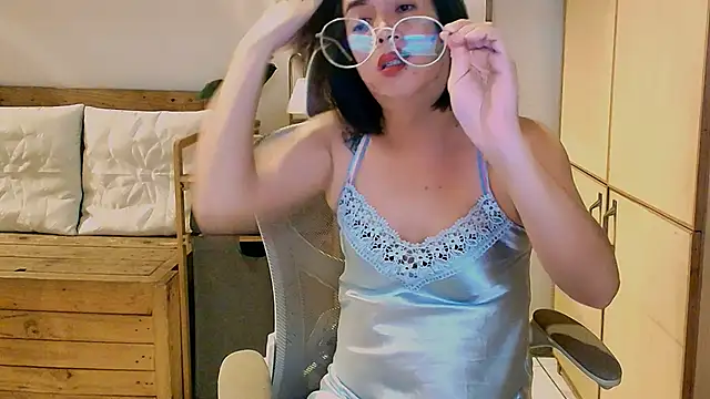 Snapshot of moriliciousxxx chatting on 02-17-26, 10:29 moriliciousxxx online show from 02-17-26, 10:29