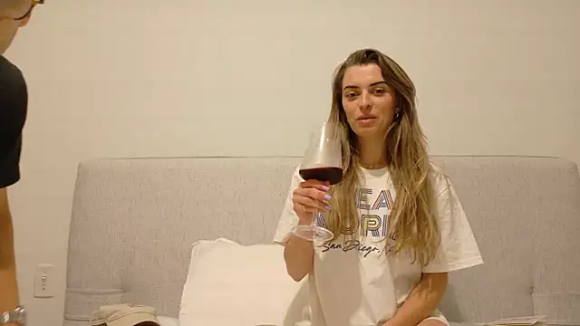 Snapshot of SweetGraciosa chatting on 10-18-25, 01:40 SweetGraciosa online show from 10-18-25, 01:40