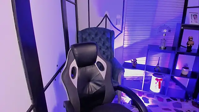 NahomiRichards  online show from 10-16-25, 05:05