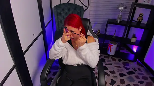 NahomiRichards  online show from 10-21-25, 04:56