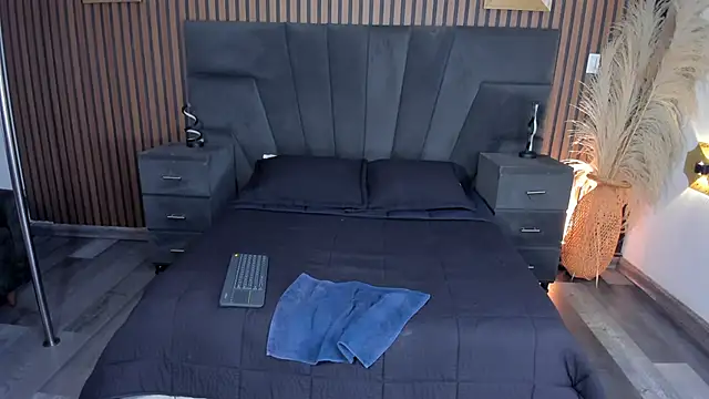 Snapshot of NahomiRichards_ chatting on 05-08-26, 05:44 NahomiRichards online show from 05-08-26, 05:44
