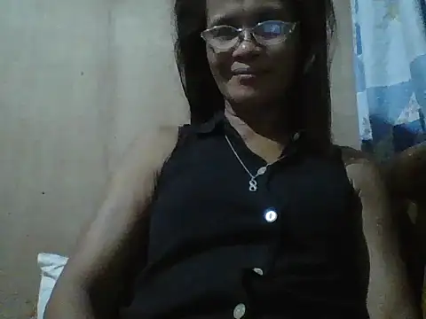 Snapshot of Kristen05 chatting on 10-12-25, 07:37 Kristen05 online show from 10-12-25, 07:37