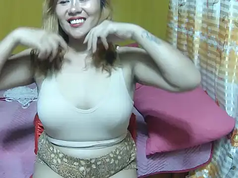 Snapshot of Strawberryyou chatting on 10-02-25, 01:14 Strawberryyou online show from 10-02-25, 01:14