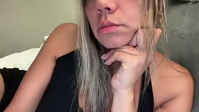 prettyykitty22 online show from 11-23-25, 04:44