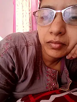 Snapshot of thanusi_2 chatting on 11-28-25, 07:08 thanusi 2 online show from 11-28-25, 07:08