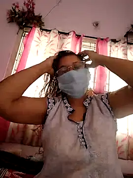 Snapshot of thanusi_2 chatting on 12-23-25, 05:51 thanusi 2 online show from 12-23-25, 05:51