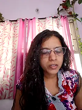 Snapshot of thanusi_2 chatting on 09-28-25, 08:43 thanusi 2 online show from 09-28-25, 08:43