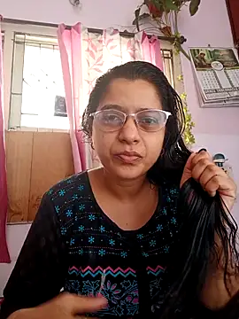 Snapshot of thanusi_2 chatting on 10-13-25, 06:48 thanusi 2 online show from 10-13-25, 06:48