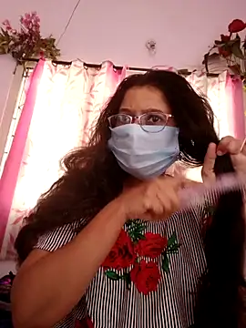 Snapshot of thanusi_2 chatting on 12-16-25, 06:28 thanusi 2 online show from 12-16-25, 06:28