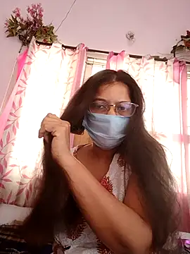 Snapshot of thanusi_2 chatting on 01-11-26, 06:53 thanusi 2 online show from 01-11-26, 06:53