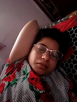 Snapshot of thanusi_2 chatting on 10-28-25, 01:39 thanusi 2 online show from 10-28-25, 01:39