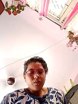 Snapshot of thanusi_2 chatting on 10-04-25, 06:59 thanusi 2 online show from 10-04-25, 06:59