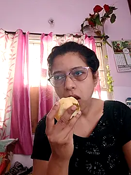 Snapshot of thanusi_2 chatting on 10-01-25, 03:55 thanusi 2 online show from 10-01-25, 03:55