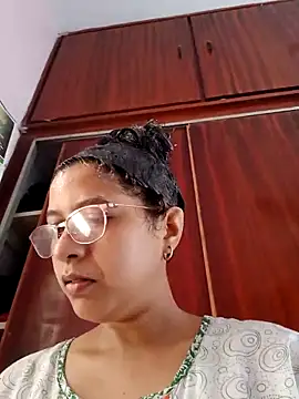 Snapshot of thanusi_2 chatting on 10-24-25, 04:22 thanusi 2 online show from 10-24-25, 04:22