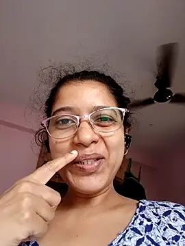 Snapshot of thanusi_2 chatting on 11-04-25, 06:17 thanusi 2 online show from 11-04-25, 06:17