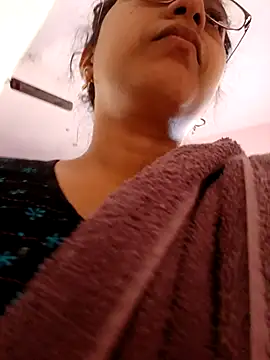 Snapshot of thanusi_2 chatting on 11-12-25, 05:55 thanusi 2 online show from 11-12-25, 05:55