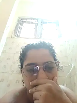 Snapshot of thanusi_2 chatting on 11-26-25, 05:40 thanusi 2 online show from 11-26-25, 05:40