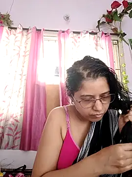 Snapshot of thanusi_2 chatting on 10-21-25, 05:51 thanusi 2 online show from 10-21-25, 05:51