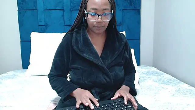 Snapshot of BigBootySimbax chatting on 05-12-26, 01:13 BigBootySimbax online show from 05-12-26, 01:13