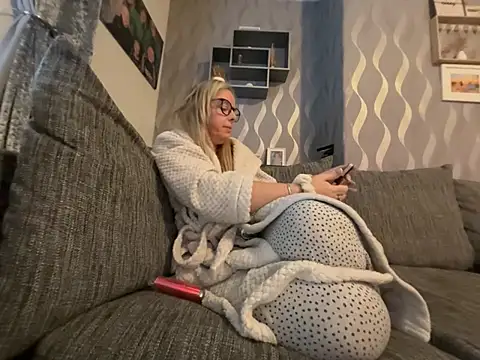 Anastasia-BlondeXX online show from 02-13-26, 09:31