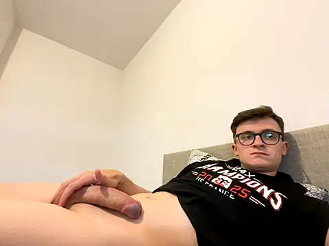 Snapshot of Eternelfrisson chatting on 09-27-25, 04:35 Eternelfrisson online show from 09-27-25, 04:35