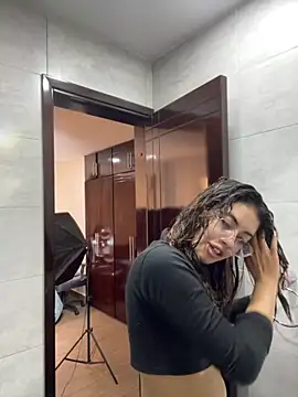 Isabela Colins online show from 09-10-25, 12:04