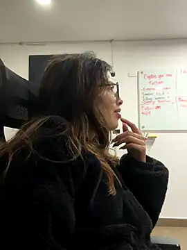 Isabela Colins online show from 09-16-25, 11:33