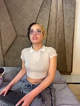 Isabela Colins online show from 11-04-25, 12:31