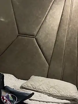 Isabela Colins online show from 09-19-25, 11:47