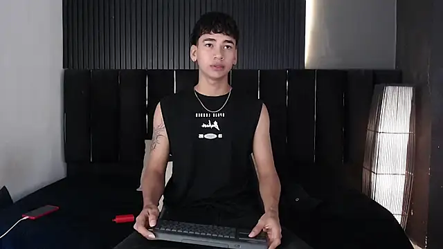 Dominic ghost online show from 04-08-26, 01:18