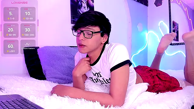 Snapshot of Dannyhot_ chatting on 09-22-25, 08:48 Dannyhot online show from 09-22-25, 08:48