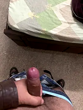 Snapshot of Hotguyforfun chatting on 12-04-25, 12:15 Hotguyforfun online show from 12-04-25, 12:15