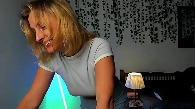 Ariana Spring online show from 10-23-25, 02:54