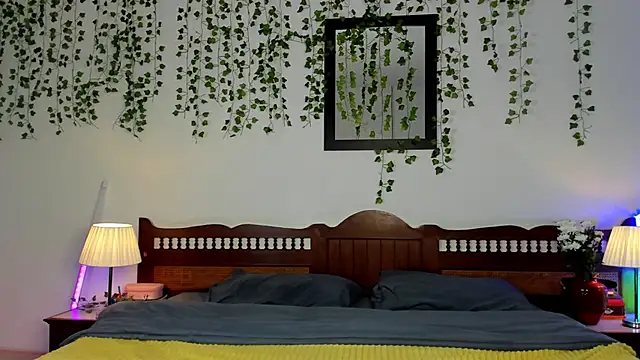 Ariana Spring online show from 09-23-25, 02:07