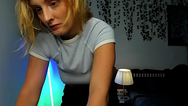 Ariana Spring online show from 10-25-25, 03:49