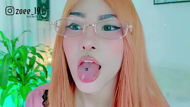 Snapshot of cuteezoe chatting on 06-10-26, 04:35 cuteezoe online show from 06-10-26, 04:35