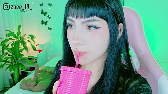 Snapshot of cuteezoe chatting on 05-15-26, 02:53 cuteezoe online show from 05-15-26, 02:53