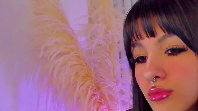 cuteezoe online show from 10-27-25, 04:24