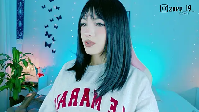 Snapshot of cuteezoe chatting on 05-19-26, 04:19 cuteezoe online show from 05-19-26, 04:19