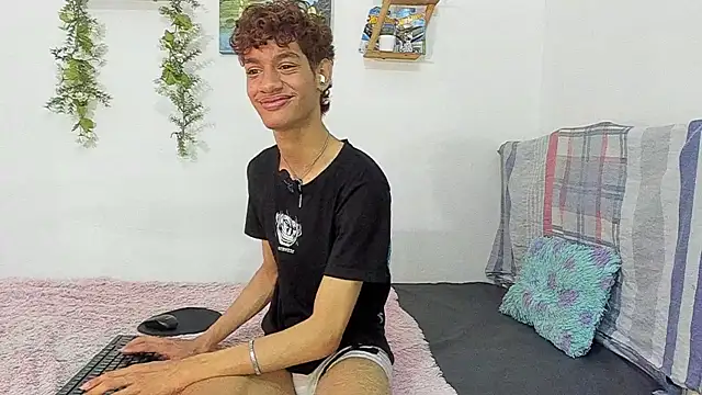 Peterfrost19 online show from 11-07-25, 03:27