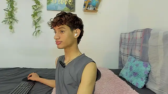 Peterfrost19 online show from 10-07-25, 06:14