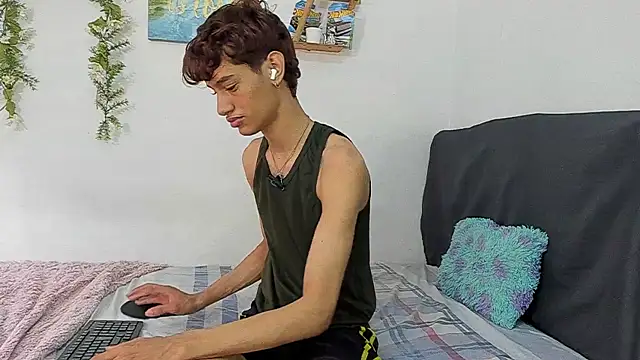 Peterfrost19 online show from 10-16-25, 03:20