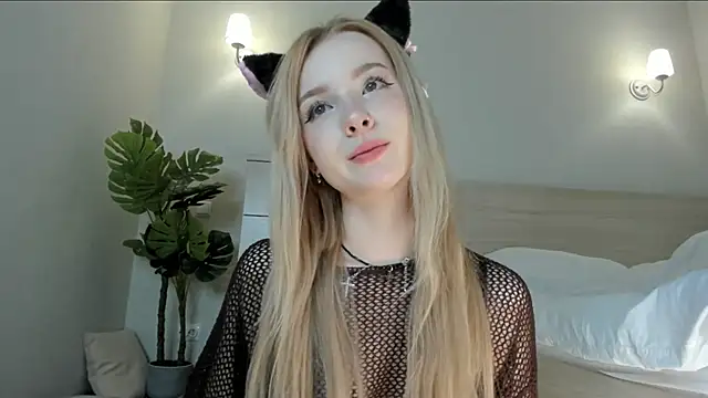 Nana Wilson online show from 10-06-25, 04:13