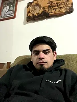 Snapshot of Elmane019 chatting on 10-20-25, 04:14 Elmane019 online show from 10-20-25, 04:14